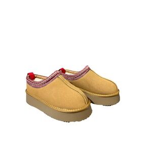 New Light Brown Platform slip on shoes fluffy Inside Lining size 7.5